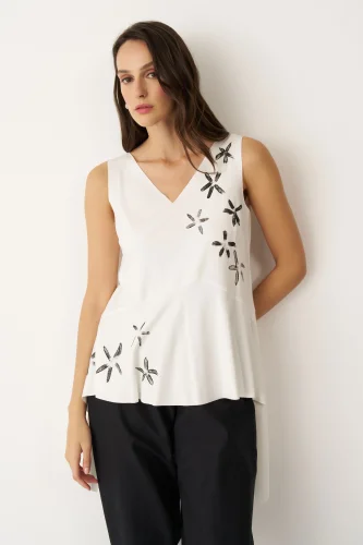 Beyaz Çiçek Desenli V Yaka Spetses Bluz - 1