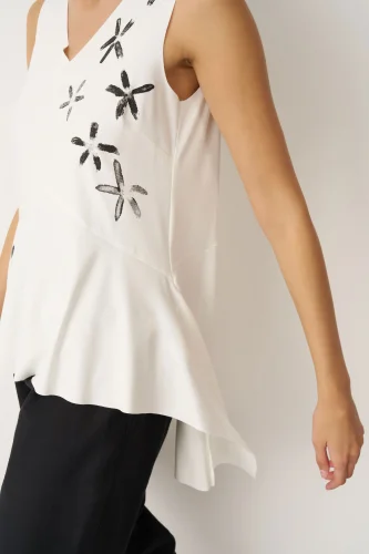 Beyaz Çiçek Desenli V Yaka Spetses Bluz - 4