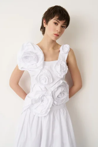 Beyaz Güllü Kolsuz Kısa Bluz Pori - 3