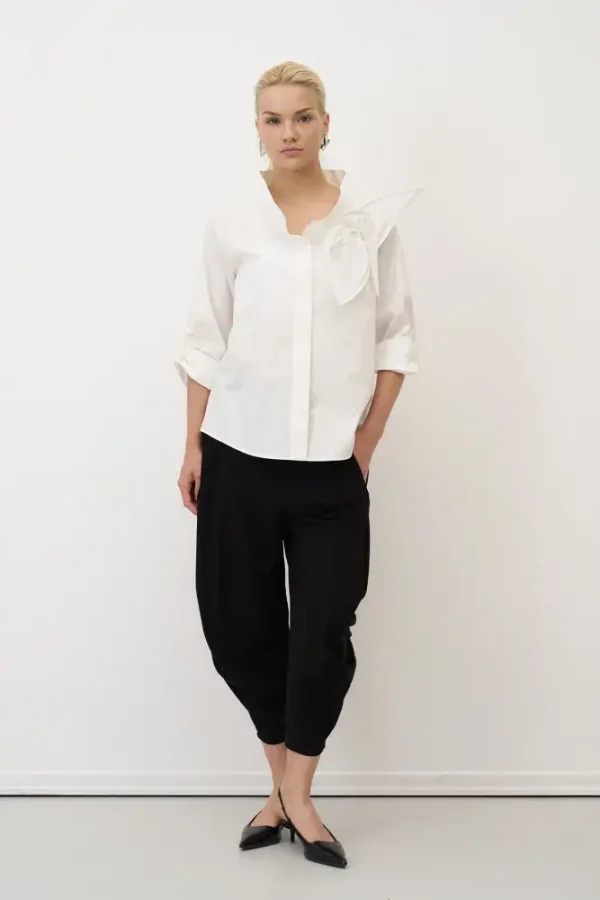 Beyaz Yakası Büyük Çiçekli Kato Gömlek - BIZE (1)