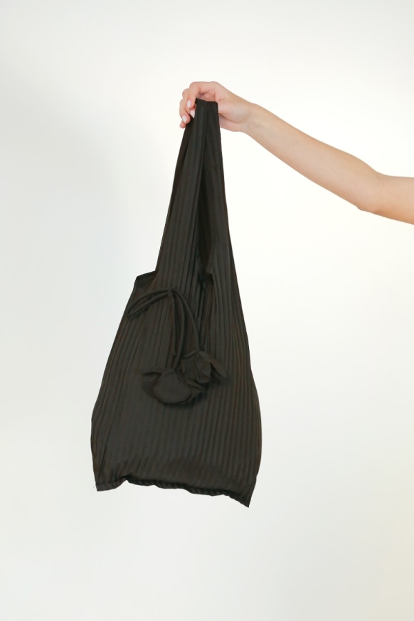 حقيبة من قماش التفتا الأمامي بطيات زهرية - 5