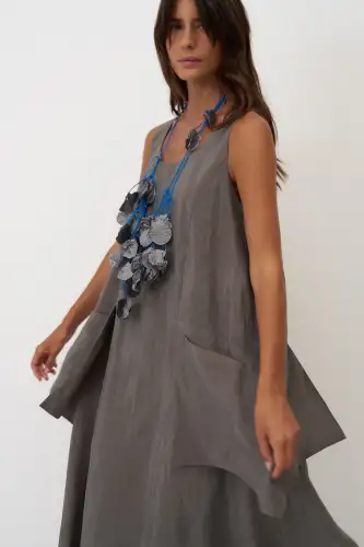 Gri Kolyeli Büyük Cepli Mykonos Elbise - 4