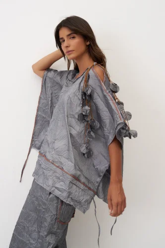 Gri Omuzu Kolyeli Kırışık Vido Bluz - 4