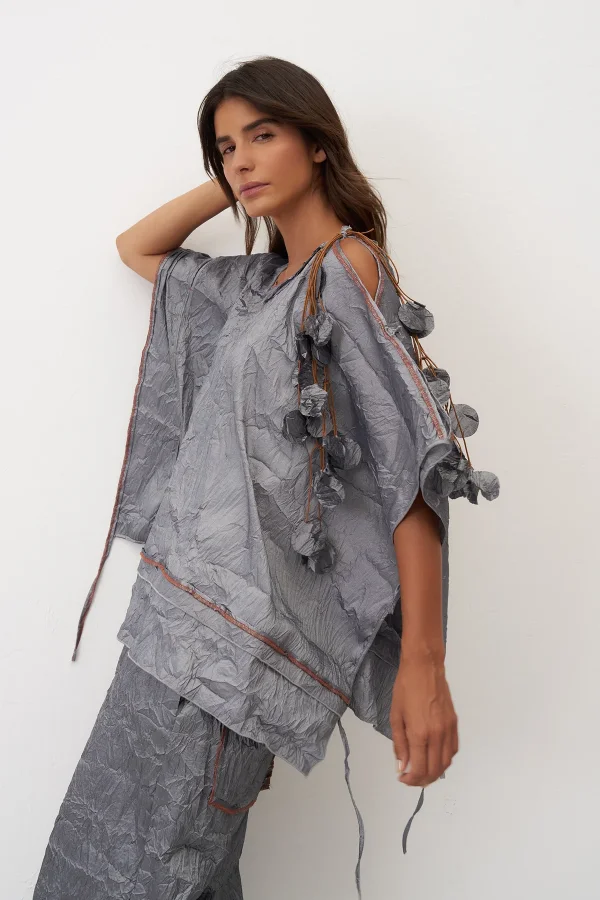 Gri Omuzu Kolyeli Kırışık Vido Bluz - 4