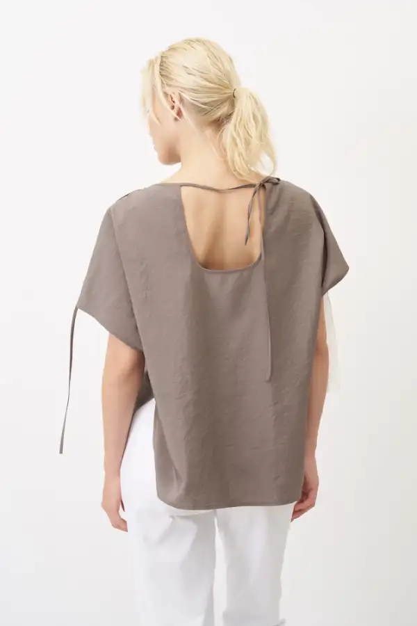 Gri Önü Baskılı Omuzu Kırışık Bantlı Mykonos Bluz - 6