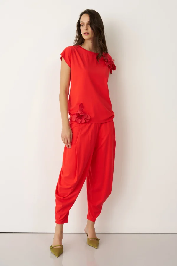 Kırmızı Tafta Çiçek Detaylı Kokkino Bluz - 3