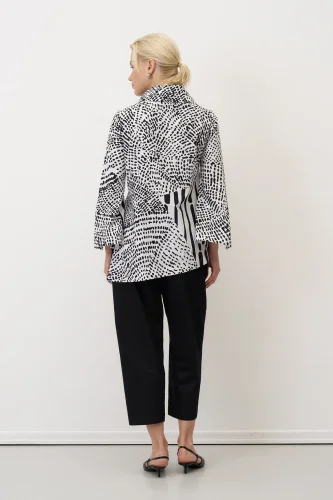 Noktalı Desenli Baskılı Kolları Yırtmaçlı Neraki Gömlek - 5