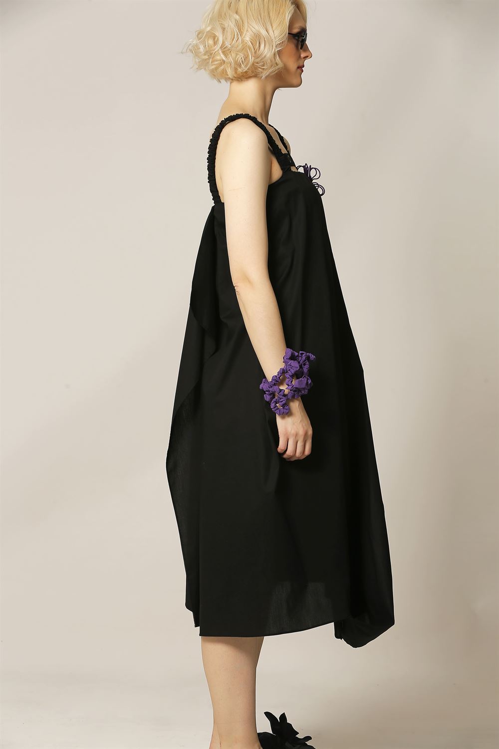 Broş Aksesuarlı Poplin Elbise-Siyah