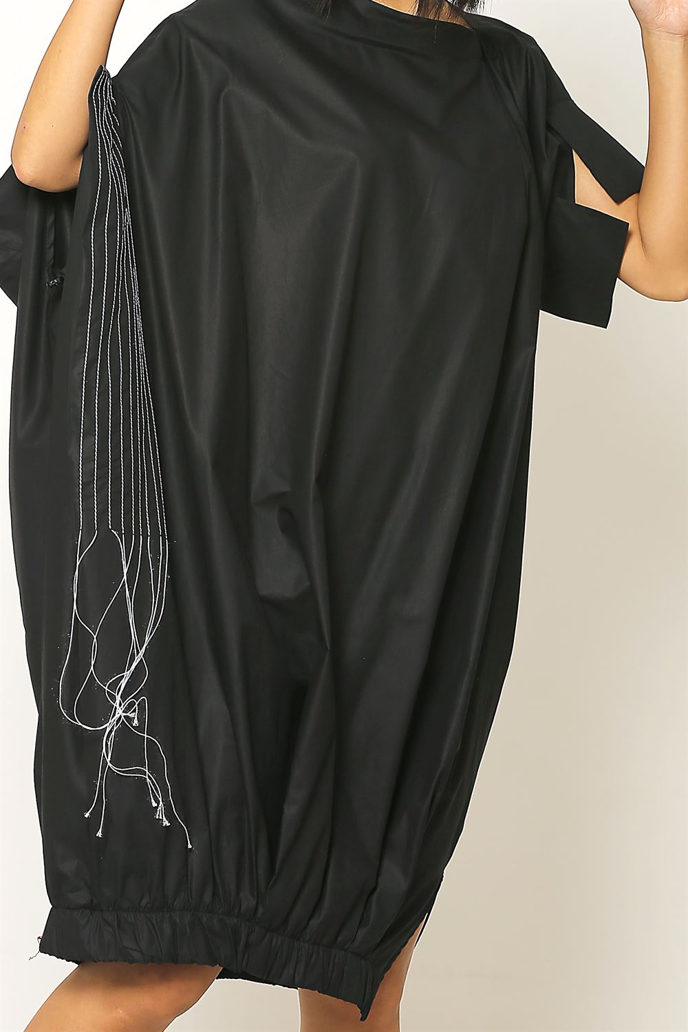Düşük Omuzlu Süs Dikişli Cotton Elbise - Siyah