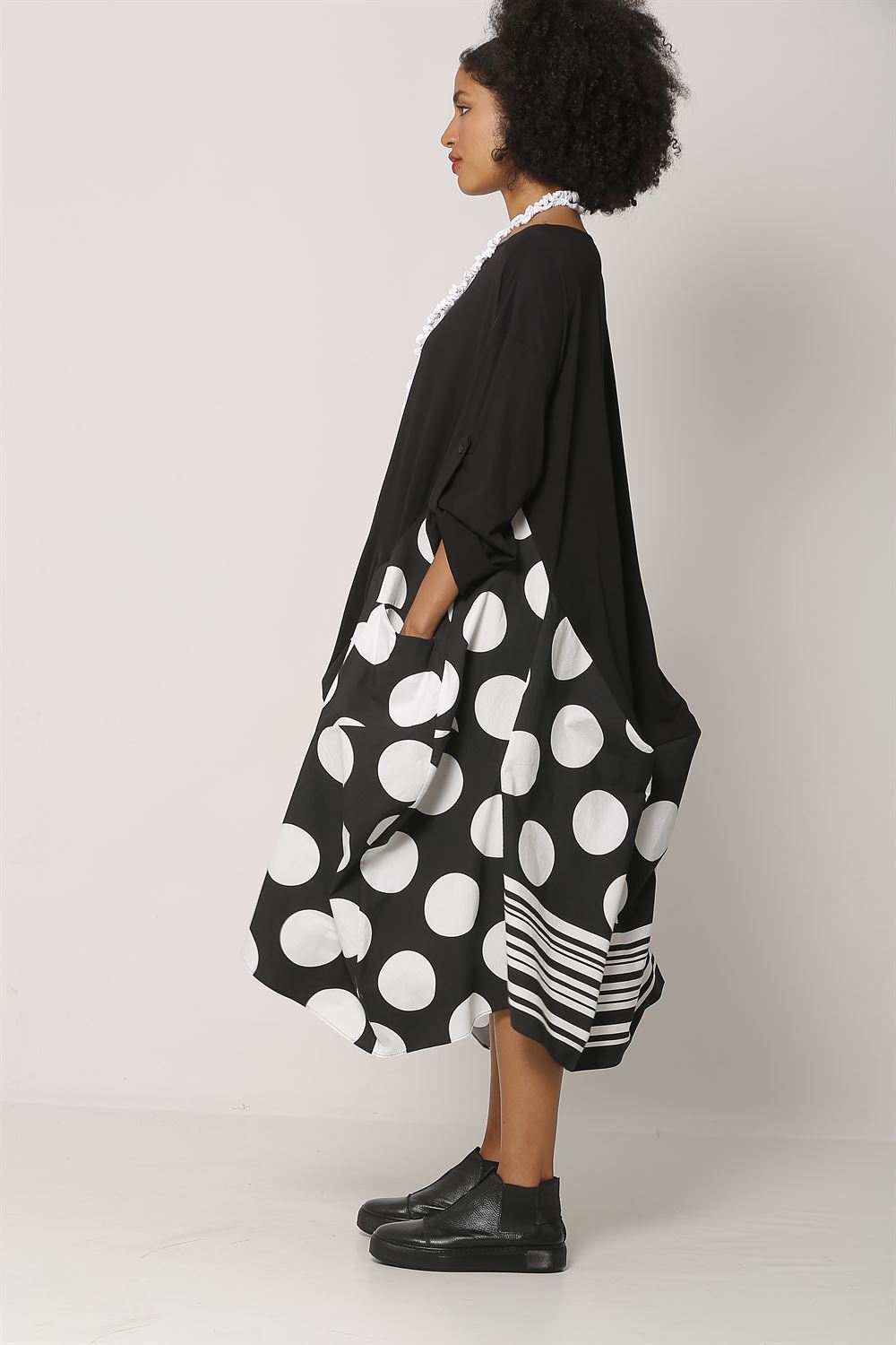 Kolye Aksesuarlı Desenli Cotton Örme Elbise - Siyah