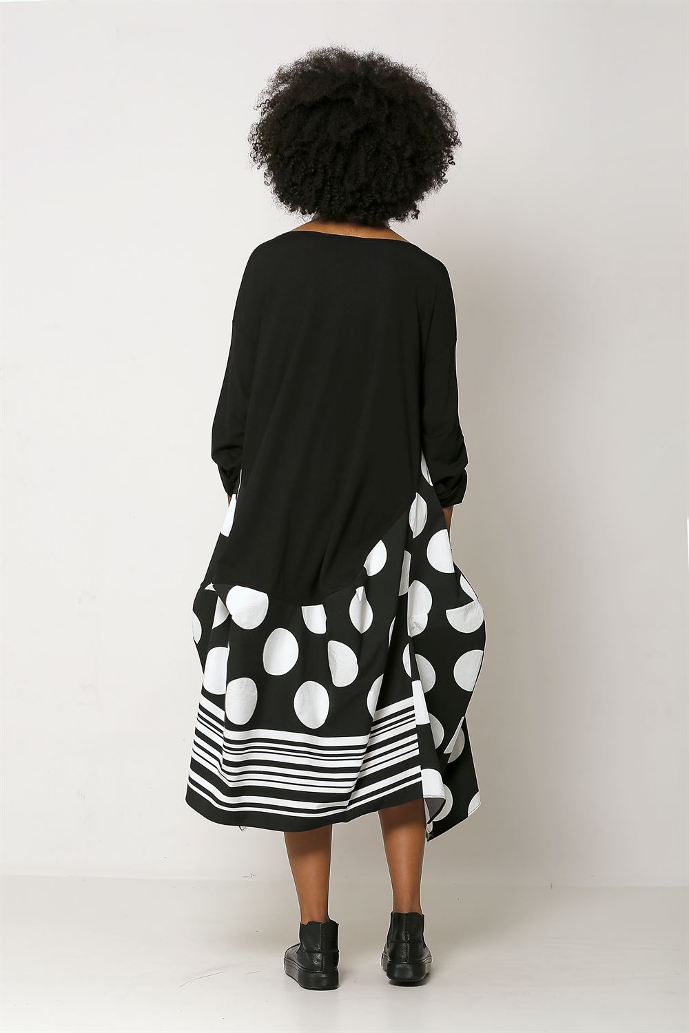 Kolye Aksesuarlı Desenli Cotton Örme Elbise - Siyah