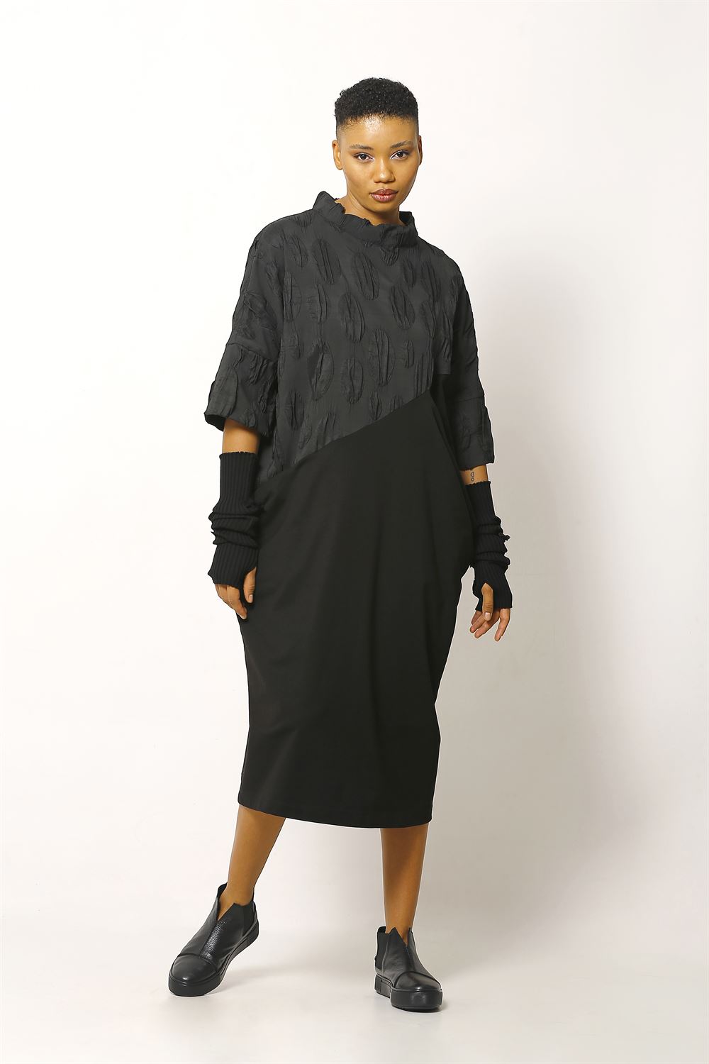 Jakarlı Düz Örme Kumaşlı Elbise - Siyah