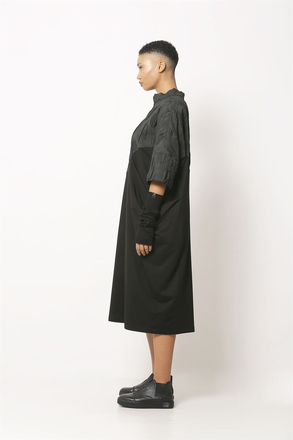 Jakarlı Düz Örme Kumaşlı Elbise - Siyah