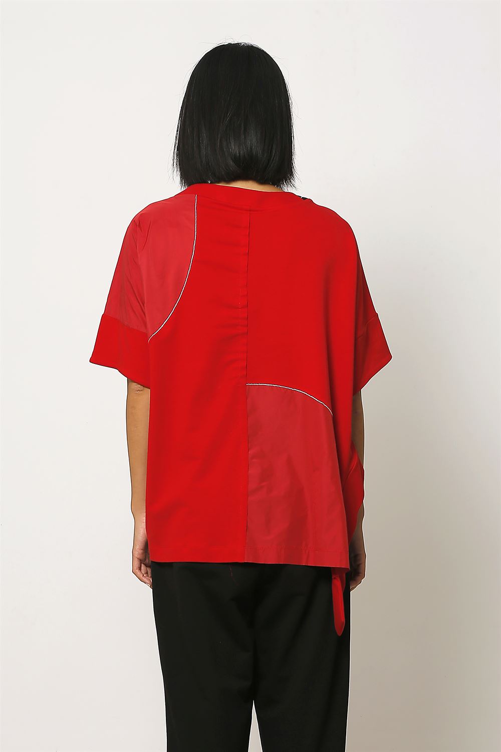 Şerit Aksesuarlı Yuvarlak Yakalı Bluz - Kırmızı