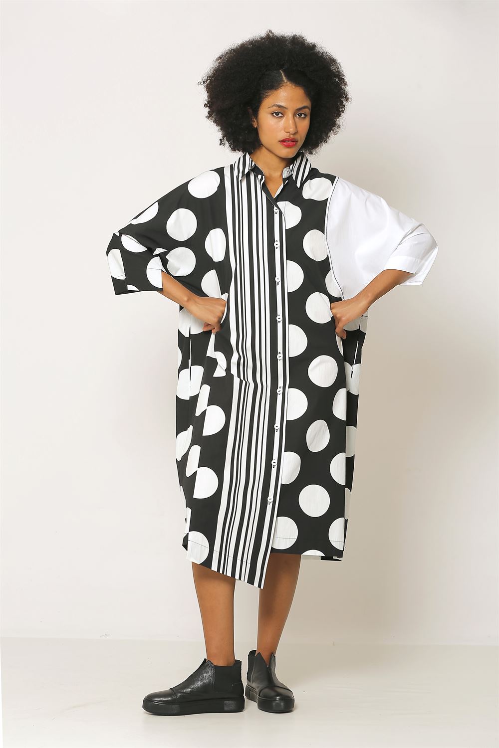 Süs Dikişli Düğmeli Desenli Cotton Elbise - Puantiyeli