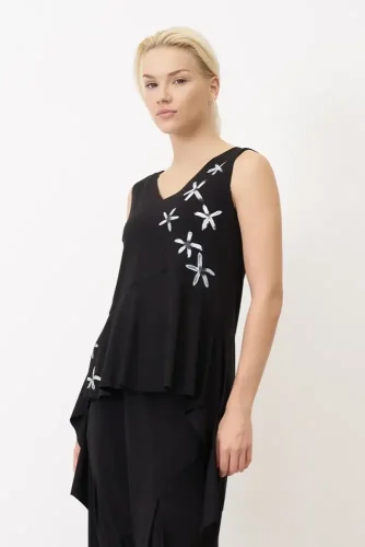 Siyah Çiçek Desenli V Yaka Spetses Bluz - 3