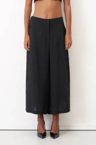 Siyah Dokulu Kumaş Kısa Paça Venetiko Bol Pantolon - 1