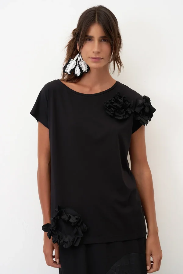 Siyah Tafta Çiçek Detaylı Kokkino Bluz - 1