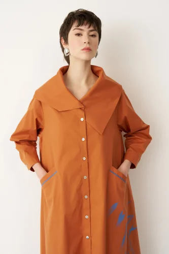 Taba Bir Yanı Baskılı Büyük Yaka Symi Elbise - 6